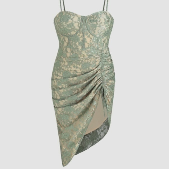 NWT Plus Lace Rutched Midi Dress - Picture 2 of 8